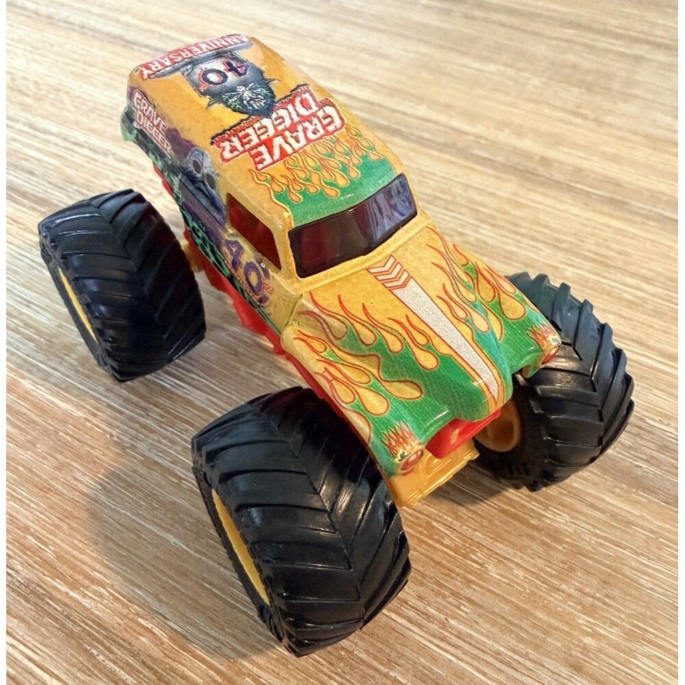 Spin Master Monster Jam Grave Digger 40th Anniversary 1:64 Diecast Truck Yellow
